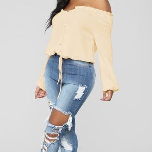 OFF THE SHOULDER TOP